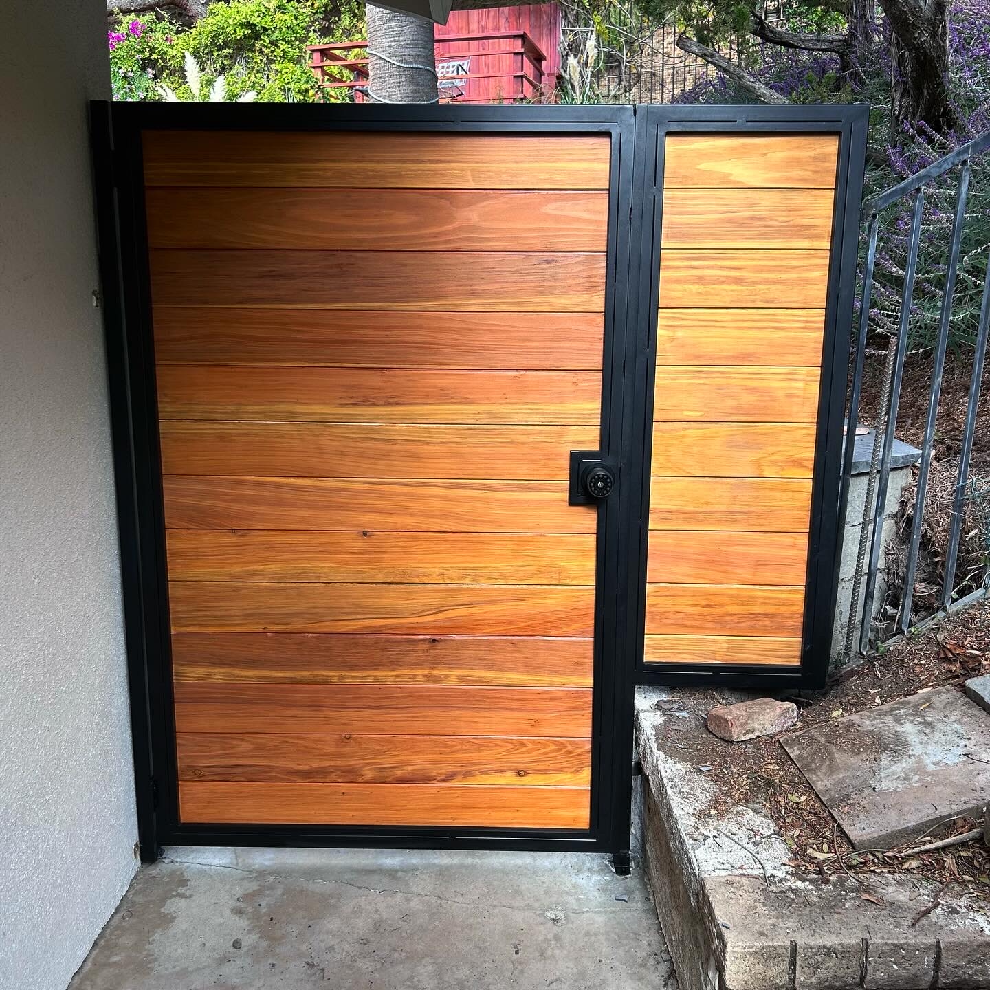 Gate