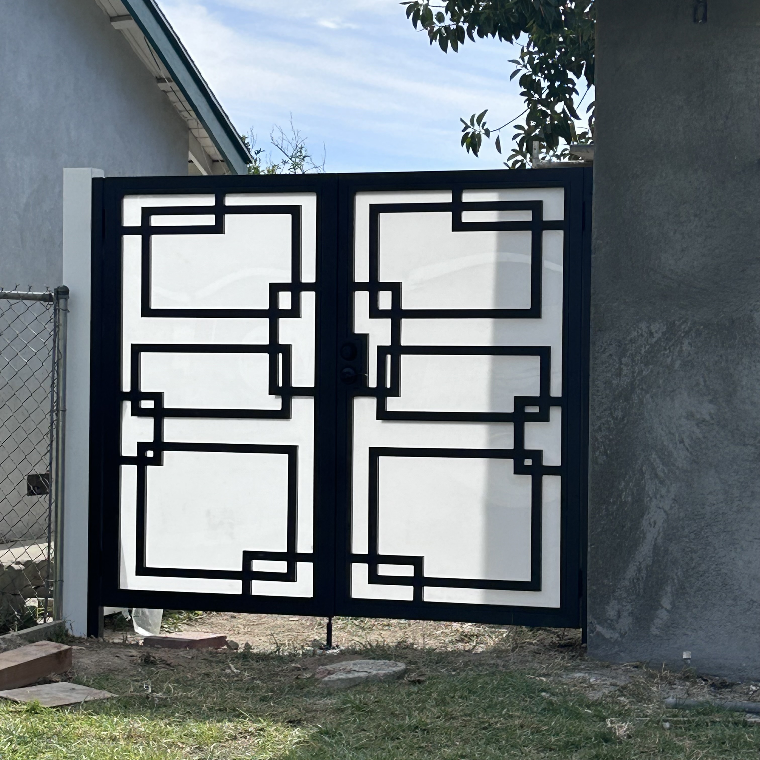 Gate