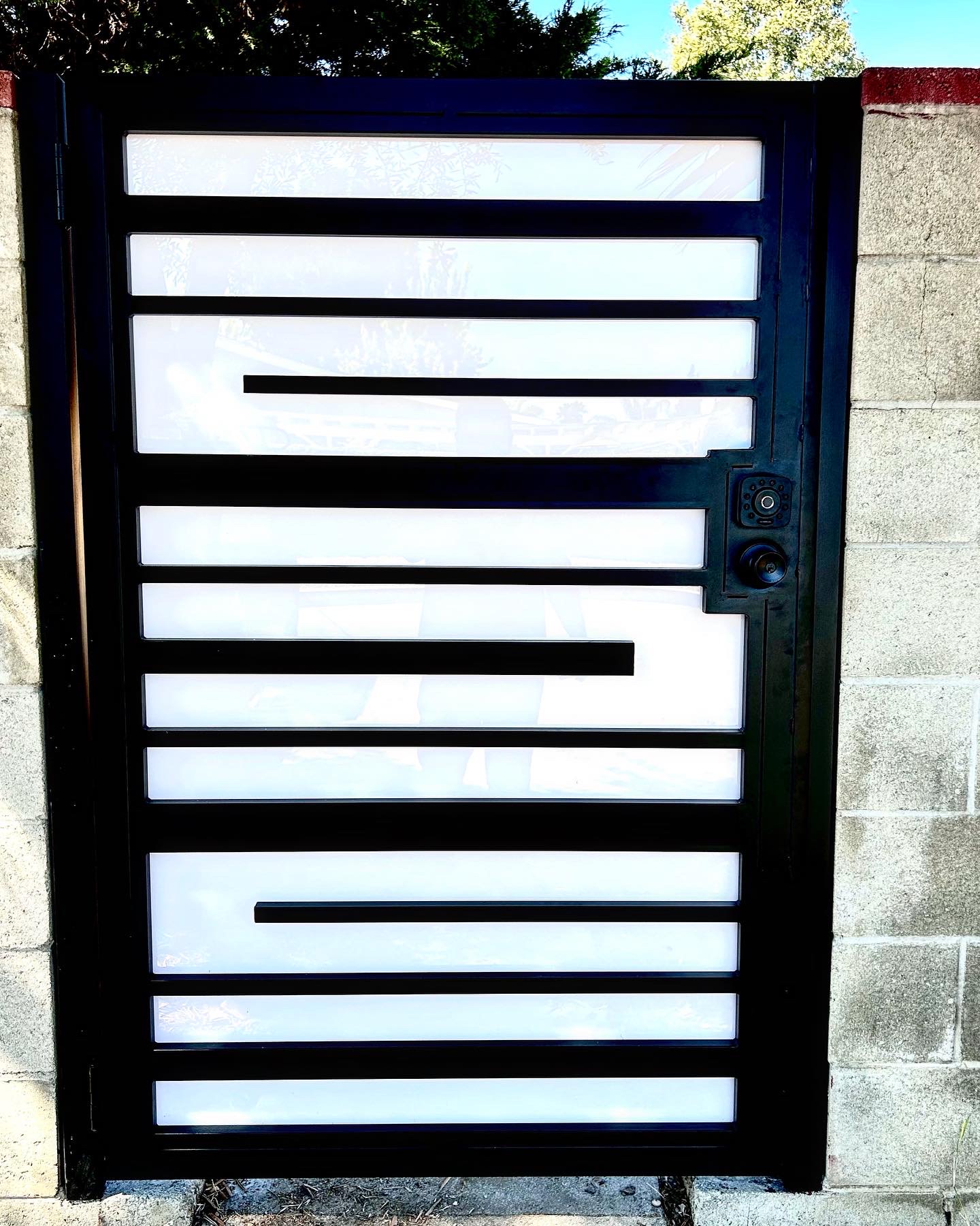Gate